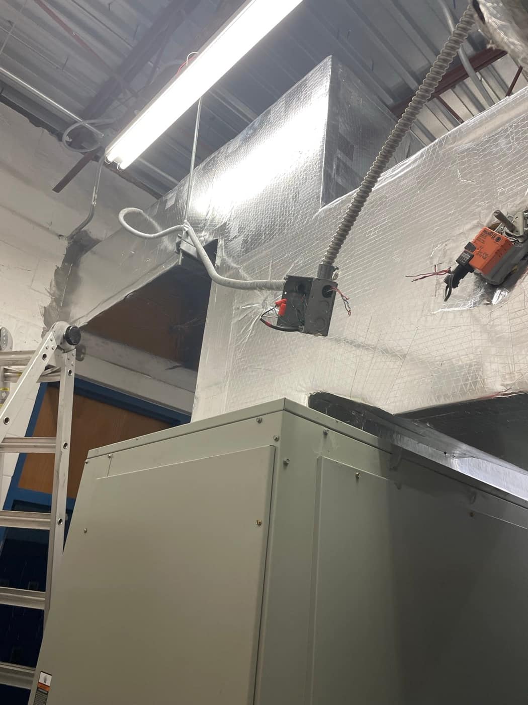 Foil faced wrap above rooftop unit