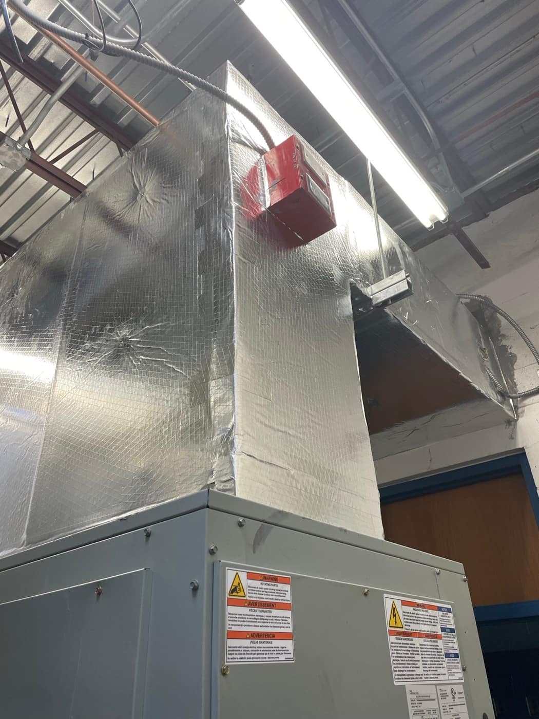 Insulated duct transition off unit