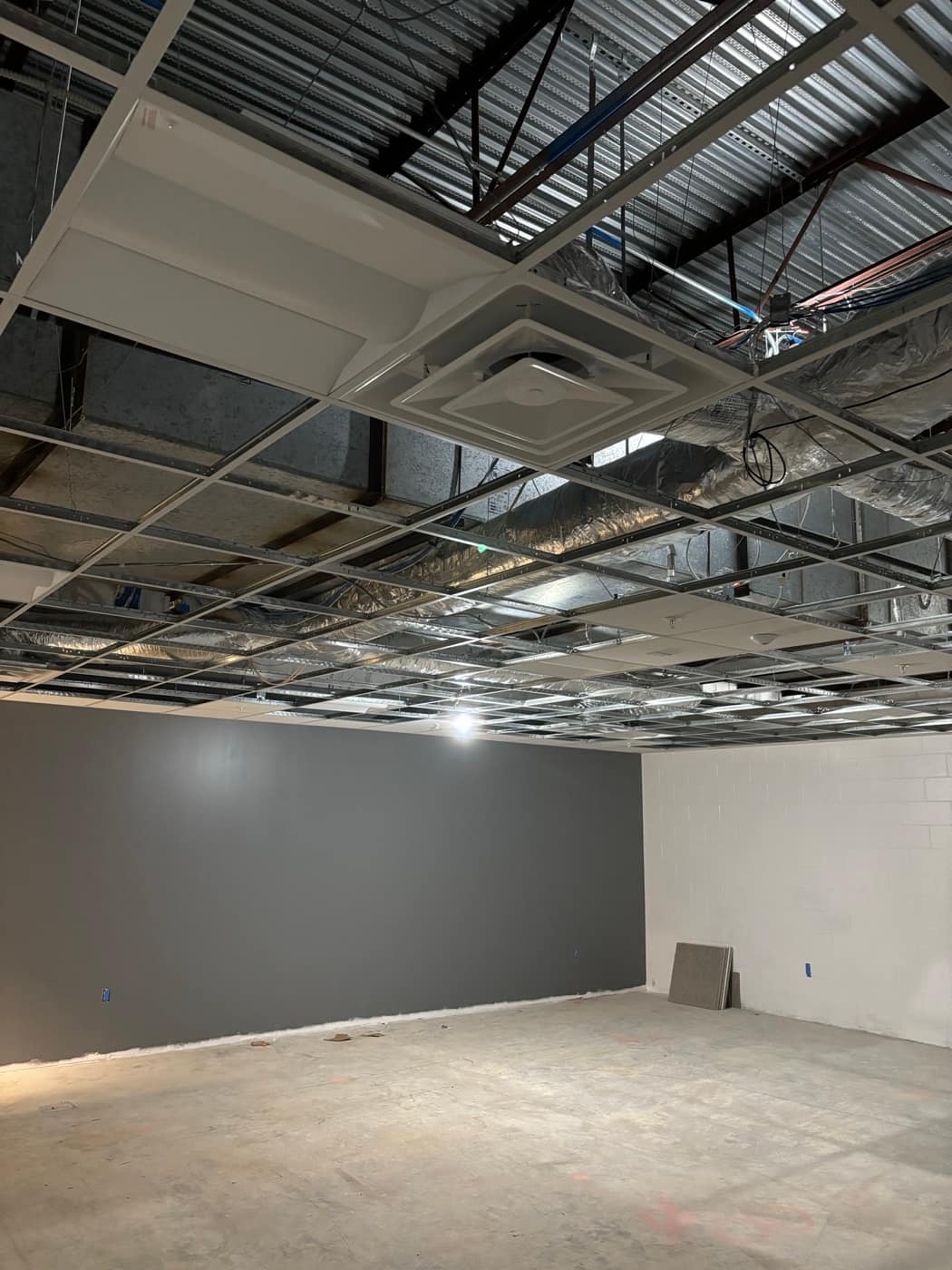 Finished grid ceiling, insulated duct